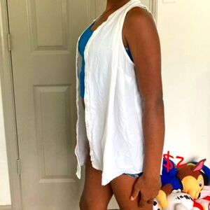 White button-up sleeve less Blouse